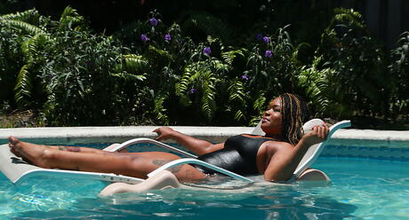 Deluxe ebony babe Diamond Monroe in sexy bikini reveals her butt at pool