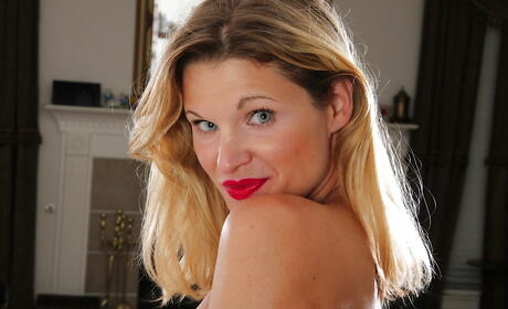 Hot american aged Avery Johannson in sexy skirt showing big titties and sissy 